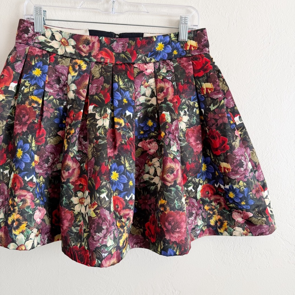 Alice + Olivia Floral Pleated Mini Skirt size 8 - Picture 3 of 8